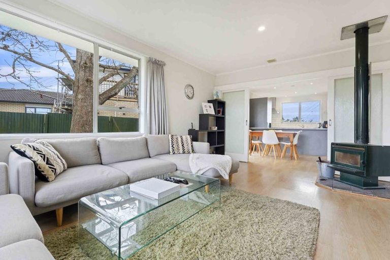 Photo of property in 48 Harmel Road, Glendene, Auckland, 0602