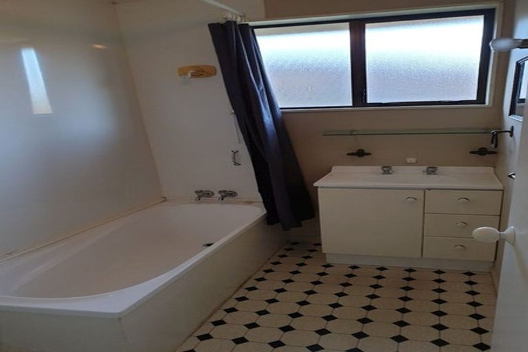 Photo of property in 1/1 Gates Lane, Woolston, Christchurch, 8023