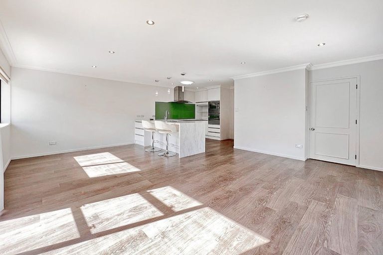 Photo of property in 1/17 Milford Road, Milford, Auckland, 0620