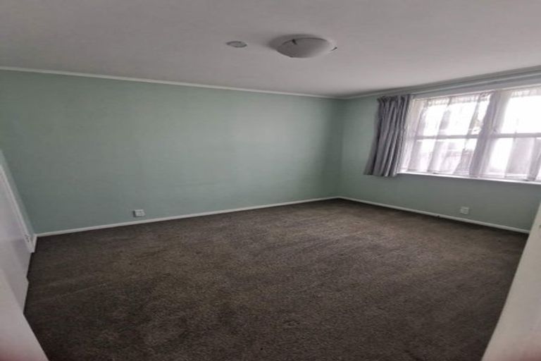 Photo of property in 1a Saulbrey Grove, Woburn, Lower Hutt, 5010