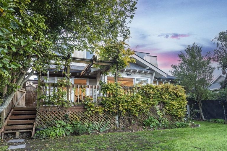 Photo of property in 97 Hackthorne Road, Cashmere, Christchurch, 8022