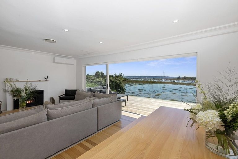 Photo of property in 106 Tiroroa Avenue, Te Atatu South, Auckland, 0610