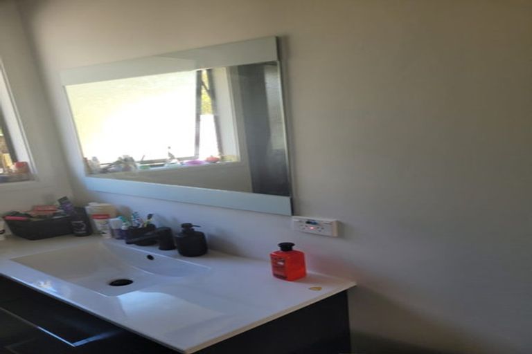 Photo of property in 12 Foyle Place, Glendene, Auckland, 0602