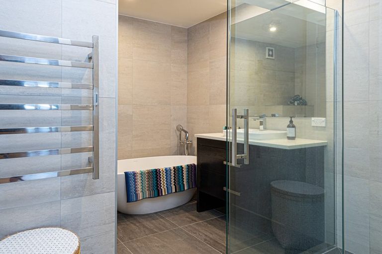 Photo of property in 2/259 Hurstmere Road, Takapuna, Auckland, 0622