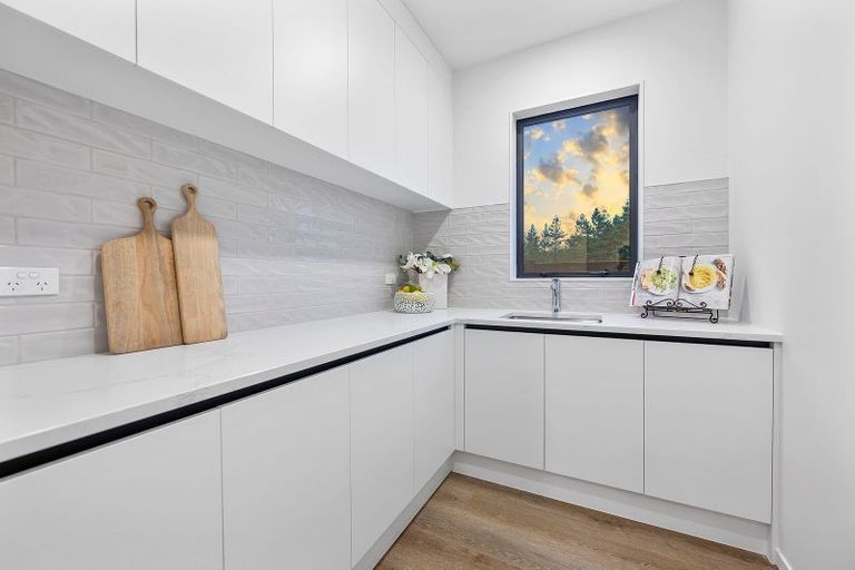 Photo of property in 32 Paparahi Place, Wainui, Silverdale, 0992