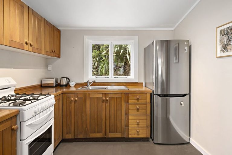 Photo of property in 2 Linwood Way, Island Bay, Wellington, 6023