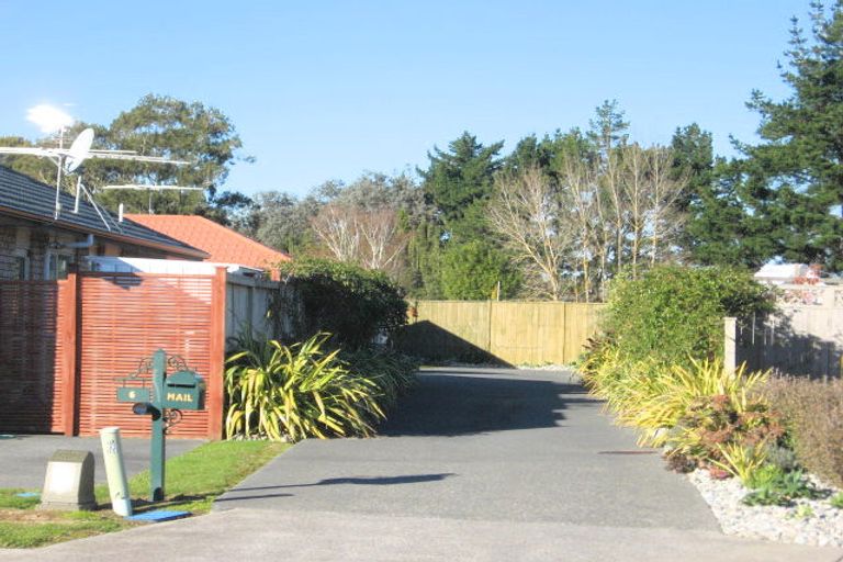 Photo of property in 6 Blackwood Drive, Wattle Downs, Auckland, 2103