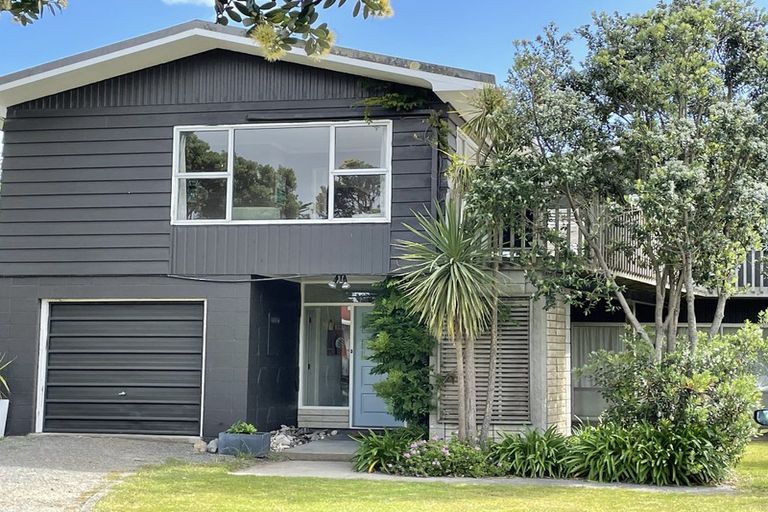 Photo of property in 14 Eruini Street, Waikanae Beach, Waikanae, 5036