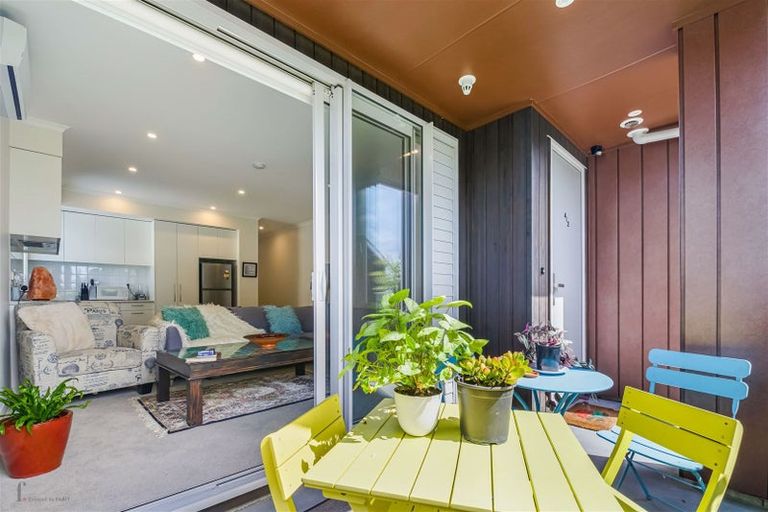 Photo of property in 4/2 Warrant Officer Lane, Hobsonville, Auckland, 0616