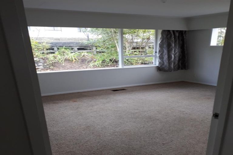 Photo of property in 8 Robson Street, Stokes Valley, Lower Hutt, 5019