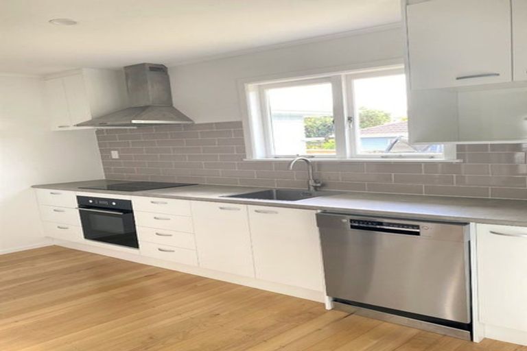 Photo of property in 100 Triangle Road, Massey, Auckland, 0614