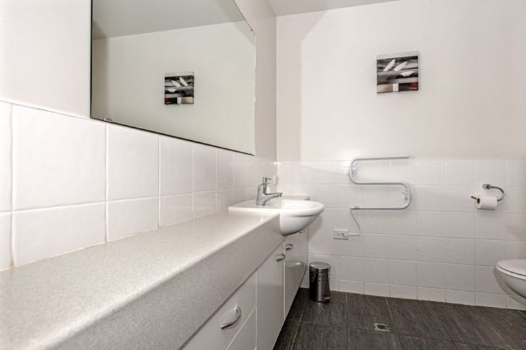 Photo of property in 111/2 Reads Quay, Gisborne, 4010