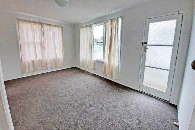 Photo of property in 2/7 Oteha Valley Road, Northcross, Auckland, 0632