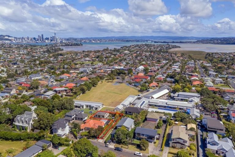 Photo of property in 2/9 Maleme Avenue, Belmont, Auckland, 0622