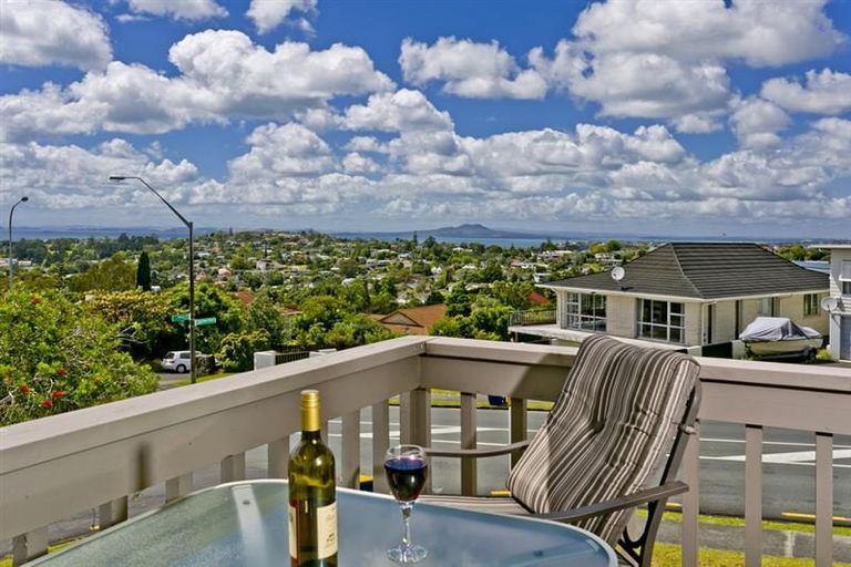 Photo of property in 1/2 Morice Place, Torbay, Auckland, 0630