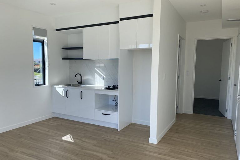 Photo of property in 2 Skua Road, Hobsonville, Auckland, 0616