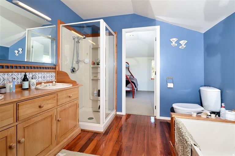 Photo of property in 344 Waitakere Road, Taupaki, Henderson, 0782