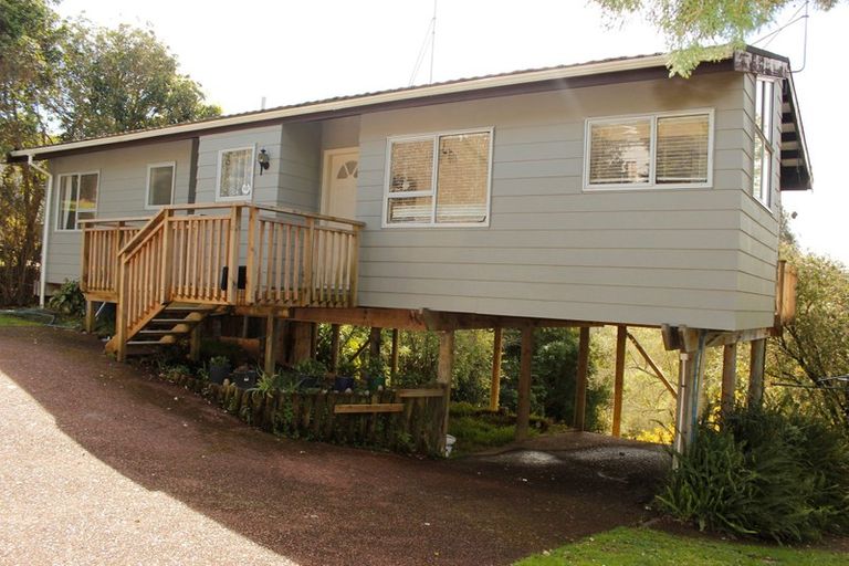 Photo of property in 12 Beaudine Avenue, Glenfield, Auckland, 0629