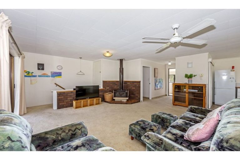 Photo of property in 76a Brian Crescent, Stanmore Bay, Whangaparaoa, 0932