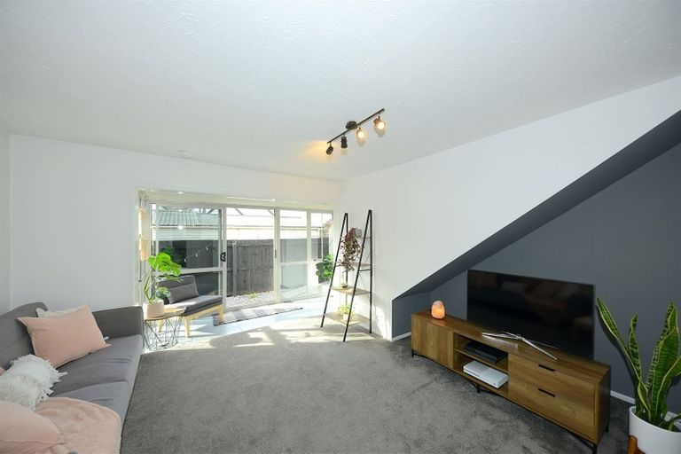 Photo of property in 2/5 Frome Place, St Albans, Christchurch, 8052