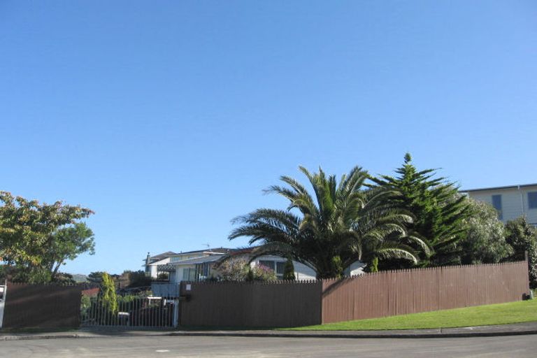 Photo of property in 6 Finn Place, Titahi Bay, Porirua, 5022