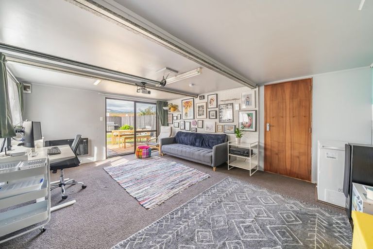 Photo of property in 6 Topeka Grove, Totara Park, Upper Hutt, 5018