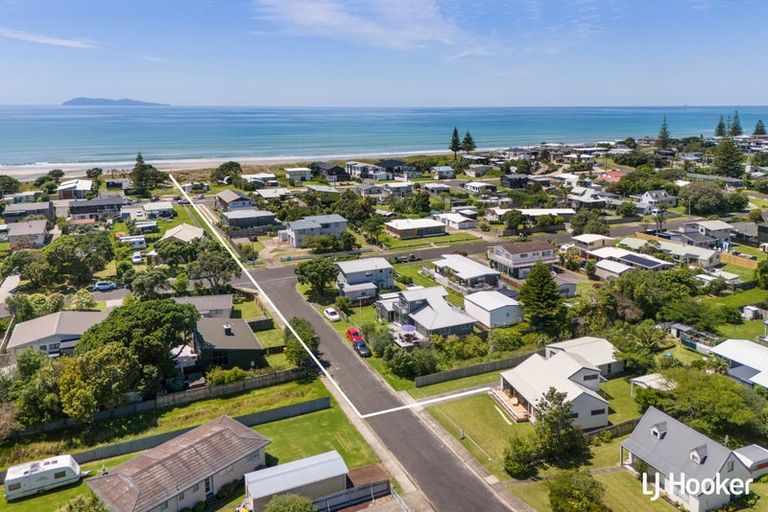 Photo of property in 1 Patterson Place, Waihi Beach, 3611