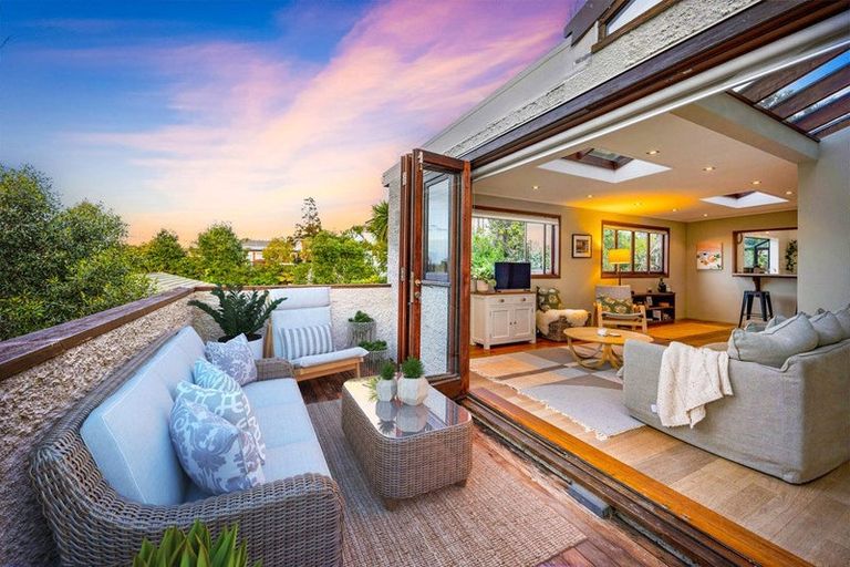 Photo of property in 2/10e Penning Road, Castor Bay, Auckland, 0620