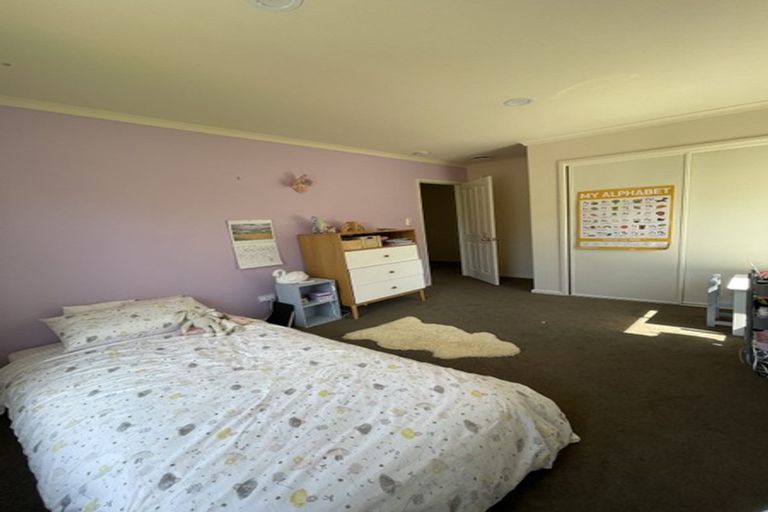 Photo of property in 32 Waldorf Crescent, Orewa, 0931