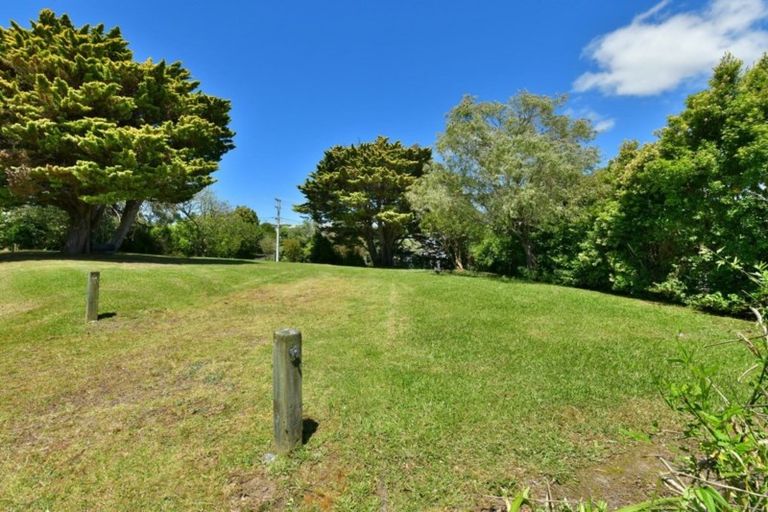 Photo of property in 8 Hiwi Crescent, Stanmore Bay, Whangaparaoa, 0932