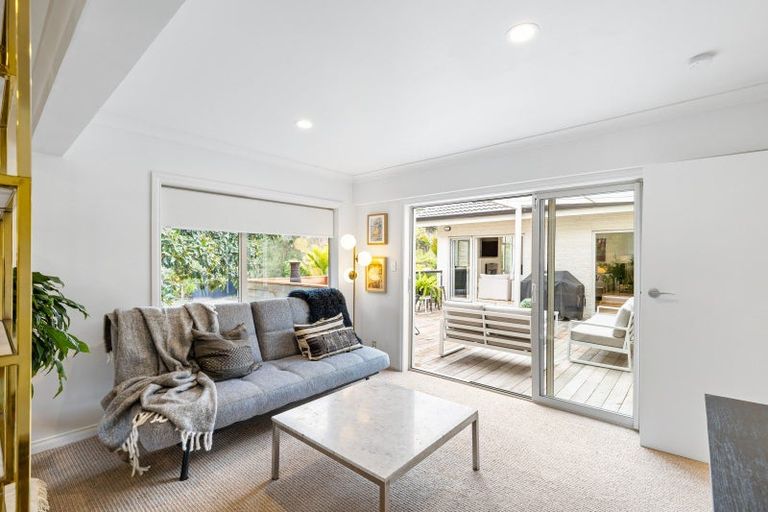 Photo of property in 21 Churchouse Road, Greenhithe, Auckland, 0632