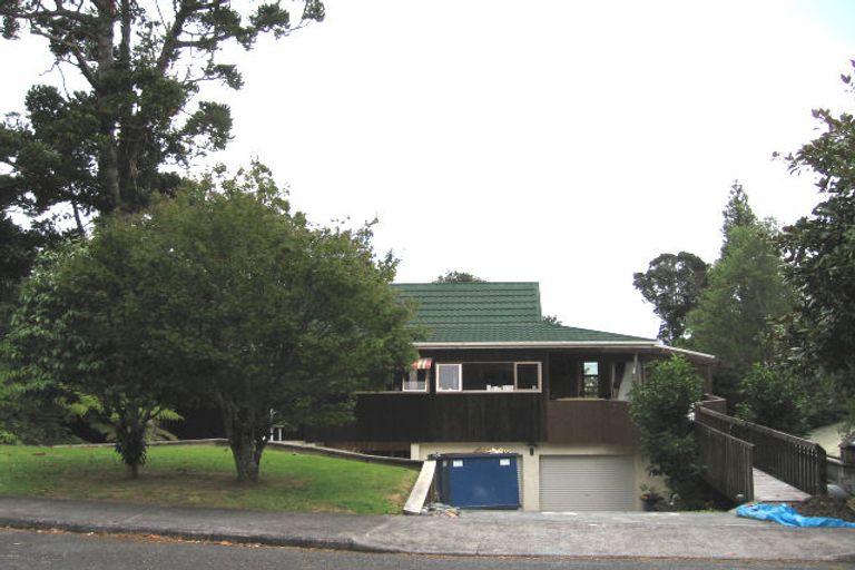 Photo of property in 17 Pluto Place, Beach Haven, Auckland, 0626