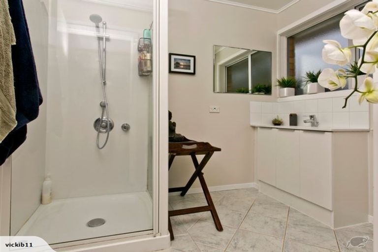 Photo of property in 1/108 Canongate Street, Birkdale, Auckland, 0626