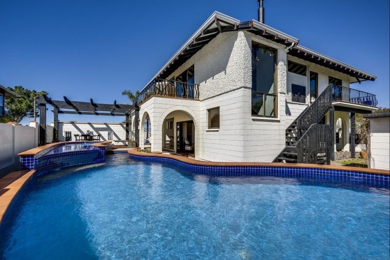 Photo of property in 74 Le Quesne Road, Bay View, Napier, 4104