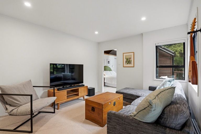 Photo of property in 189 Shaw Road, Oratia, Auckland, 0604