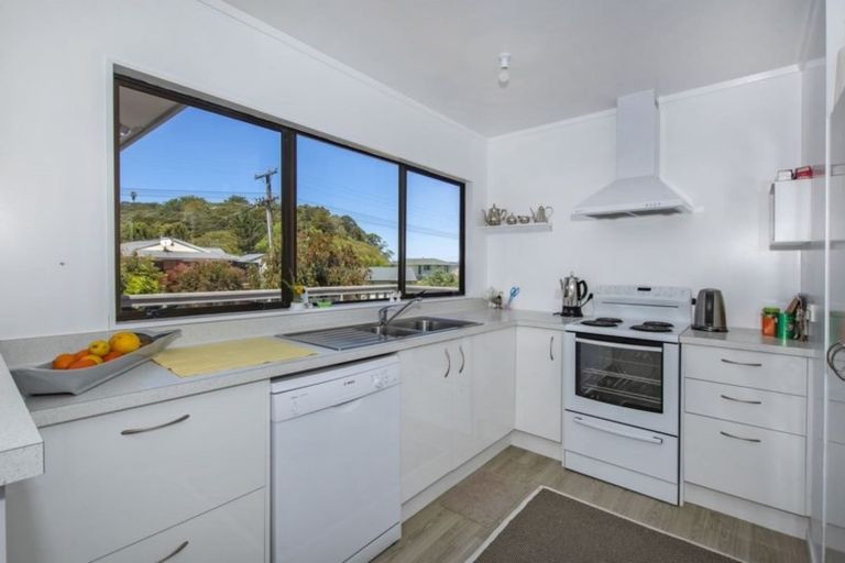 Photo of property in 43 Te Maika Road, Ngunguru, Whangarei, 0173
