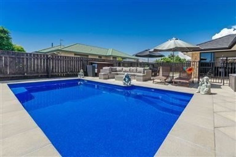 Photo of property in 8 Gandalf Crescent, Paraparaumu, 5032