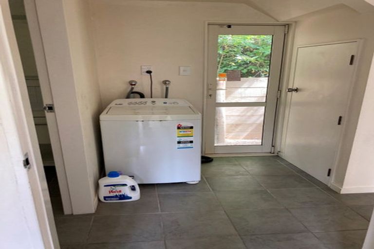 Photo of property in 2/39 Onslow Road, Khandallah, Wellington, 6035