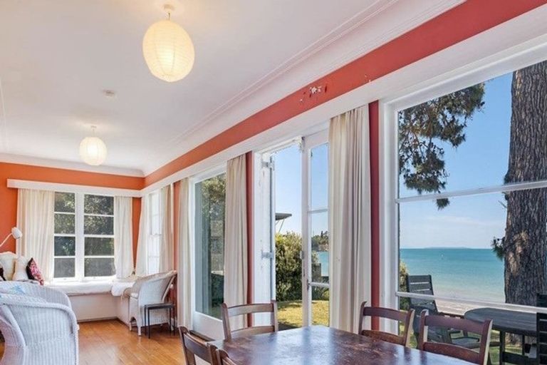 Photo of property in 35 Craig Road, Milford, Auckland, 0620