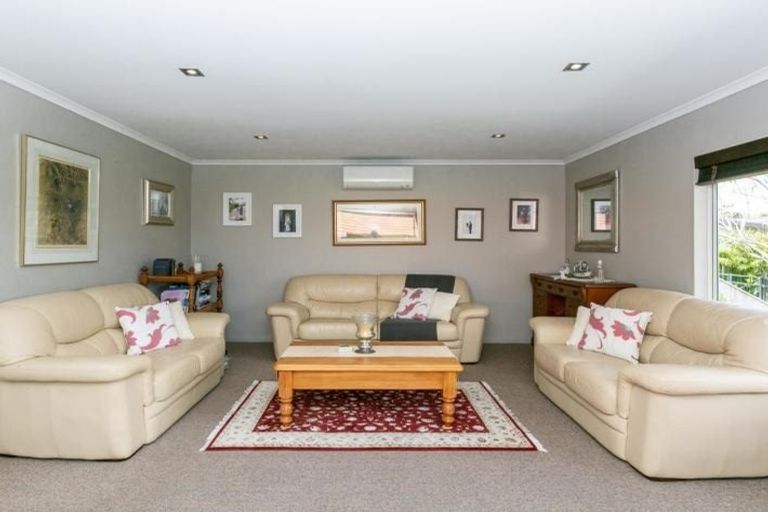 Photo of property in 73 Hikanui Drive, Havelock North, 4130