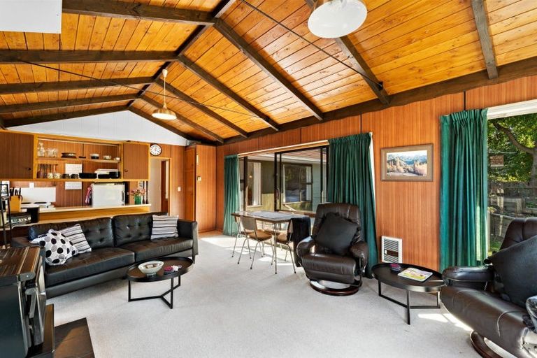 Photo of property in 16 Argyle Place, Arrowtown, 9302