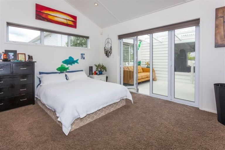 Photo of property in 217 Ocean Road, Whangamata, 3620