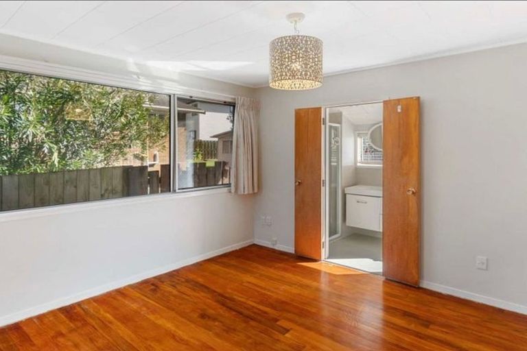 Photo of property in 9 Cockayne Crescent, Sunnynook, Auckland, 0620