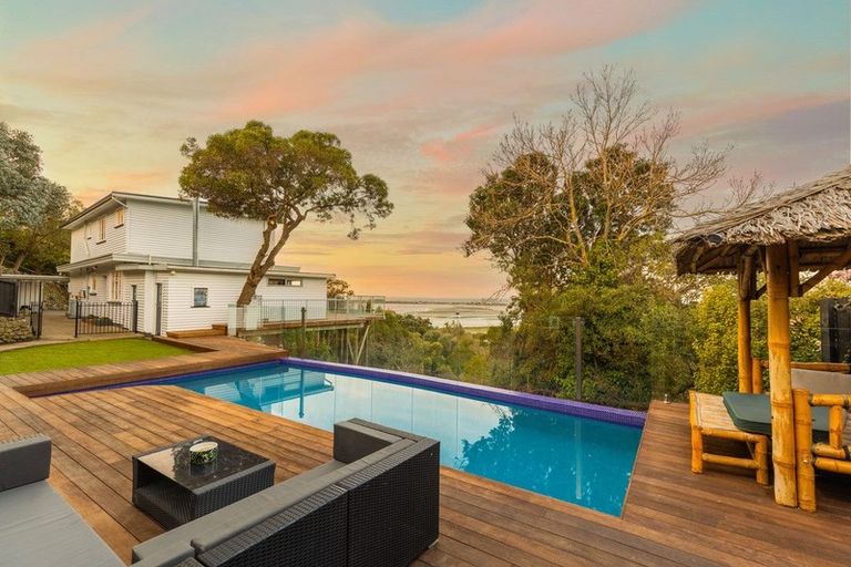 Photo of property in 93 Mount Pleasant Road, Mount Pleasant, Christchurch, 8081