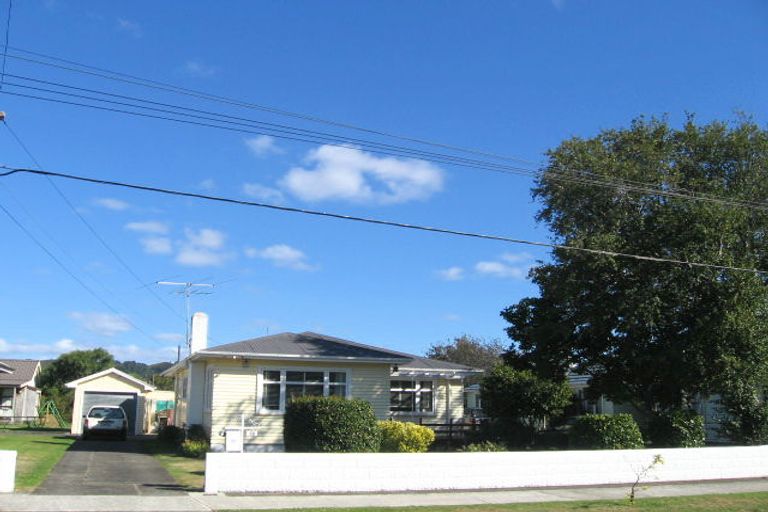 Photo of property in 19 Oxford Crescent, Ebdentown, Upper Hutt, 5018