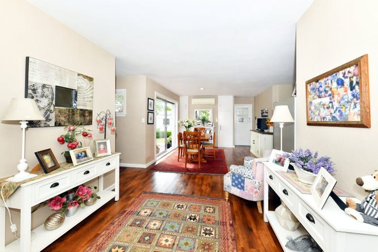 Photo of property in 19 Middlepark Road, Sockburn, Christchurch, 8042