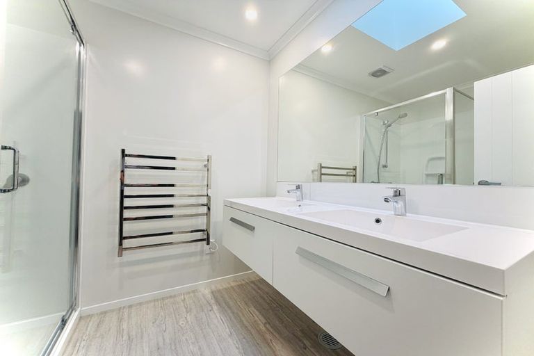 Photo of property in 21 Koreke Close, Kenepuru, Porirua, 5022