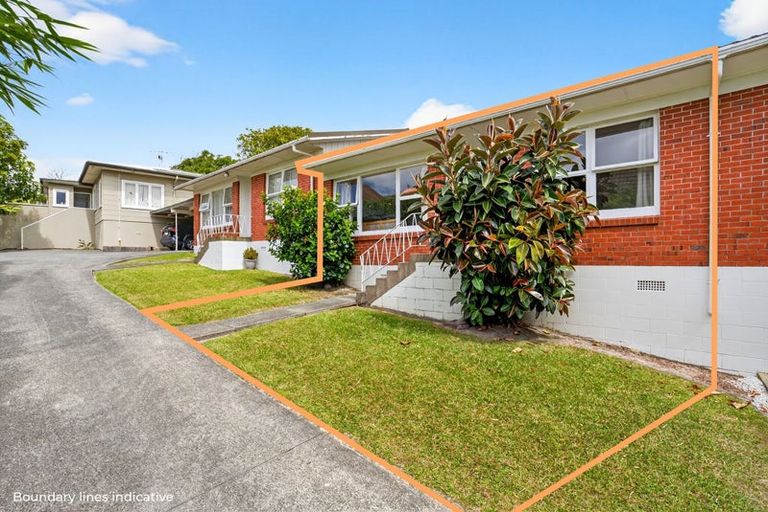 Photo of property in 2/497 Beach Road, Murrays Bay, Auckland, 0630