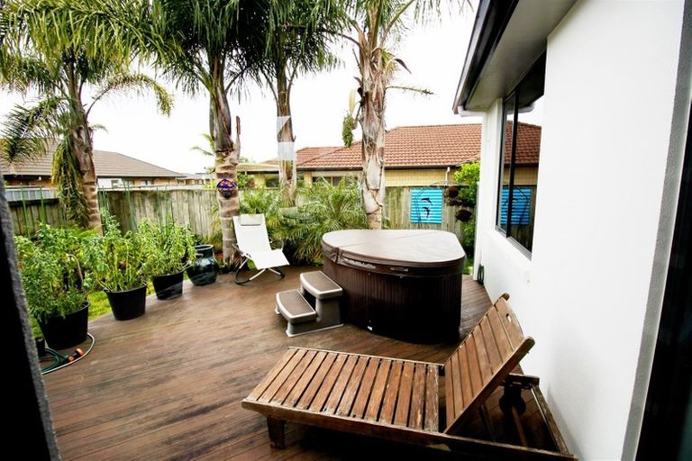 Photo of property in 8 Sara Way, Whitianga, 3510