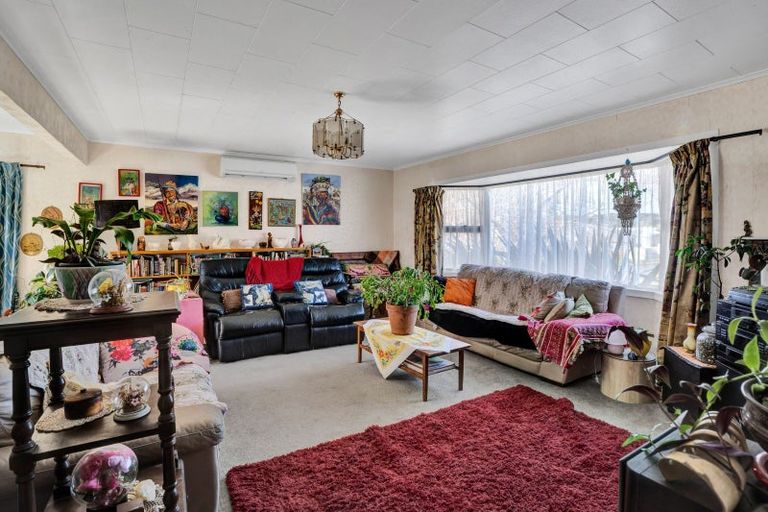 Photo of property in 2 Handley Place, Glen Avon, New Plymouth, 4312